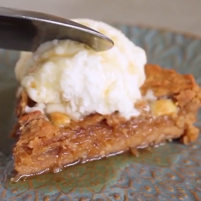 Vegan Chickpea Fudge Blondies