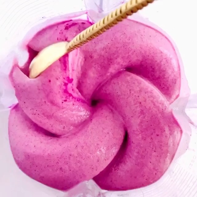 Pitaya and Blue Spirulina Fluffy Smoothie