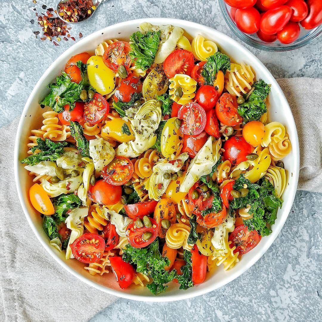 Pasta with Cherry Tomatoes, Kale, and Artichokes