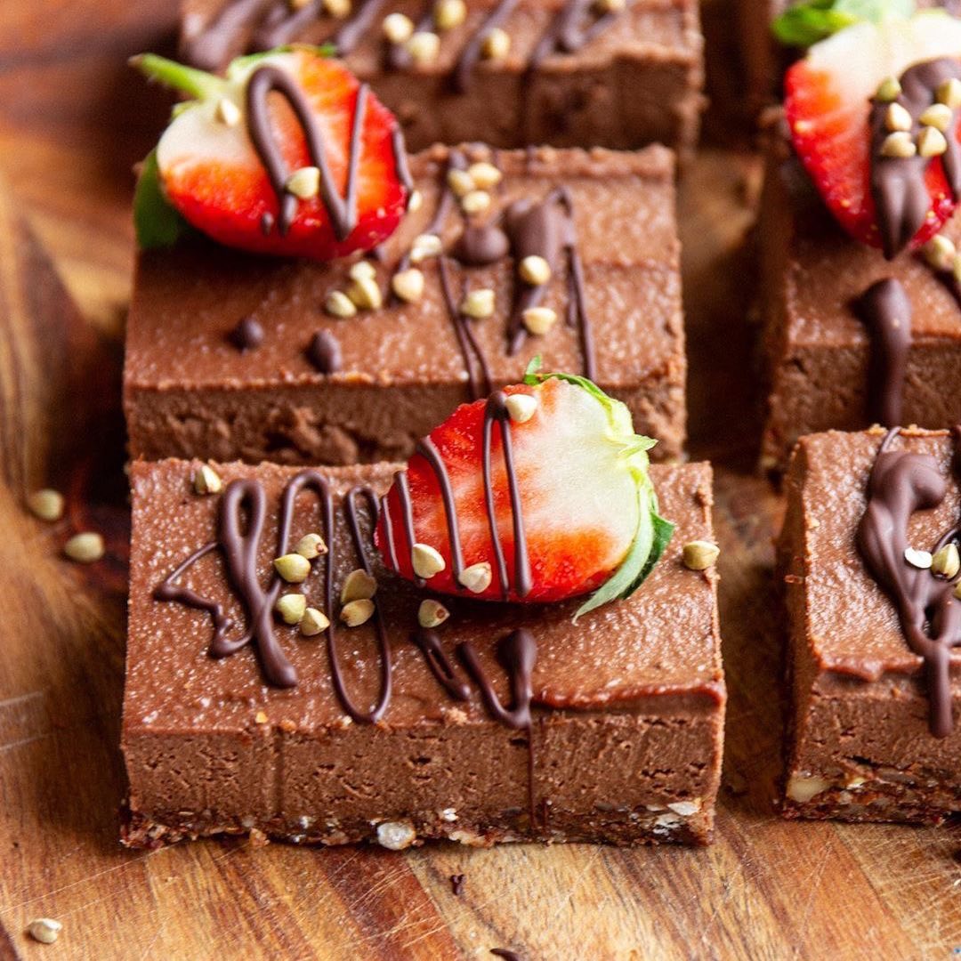 Raw Cacao Cashew Mousse Slice