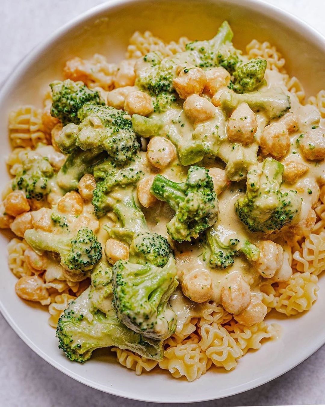 Broccoli + Chickpeas in White Sauce (Oil-Free)