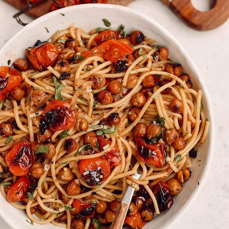 Garlic Roasted Tomato Chickpea Pasta