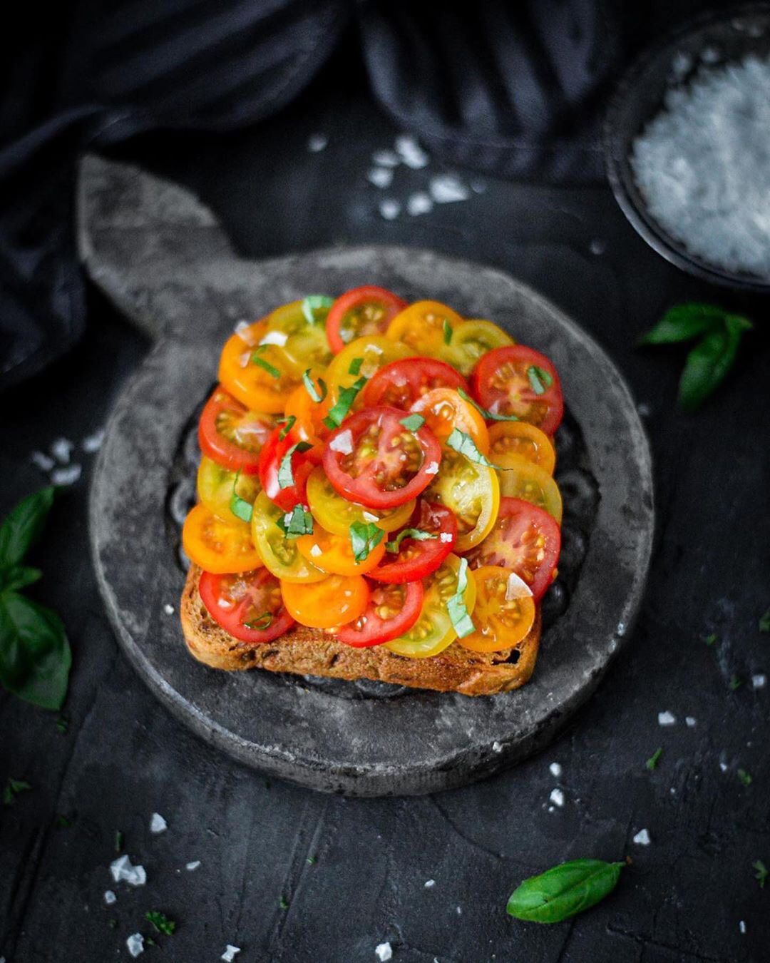Toast with Cherry Tomatoes and Basil