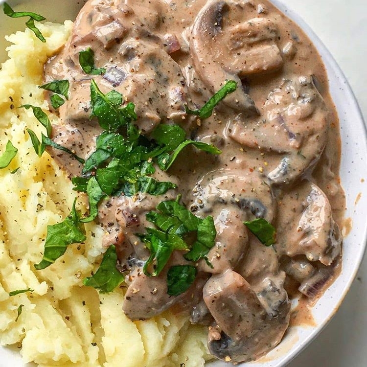 Easy Comforting Vegan Mushroom Stroganoff