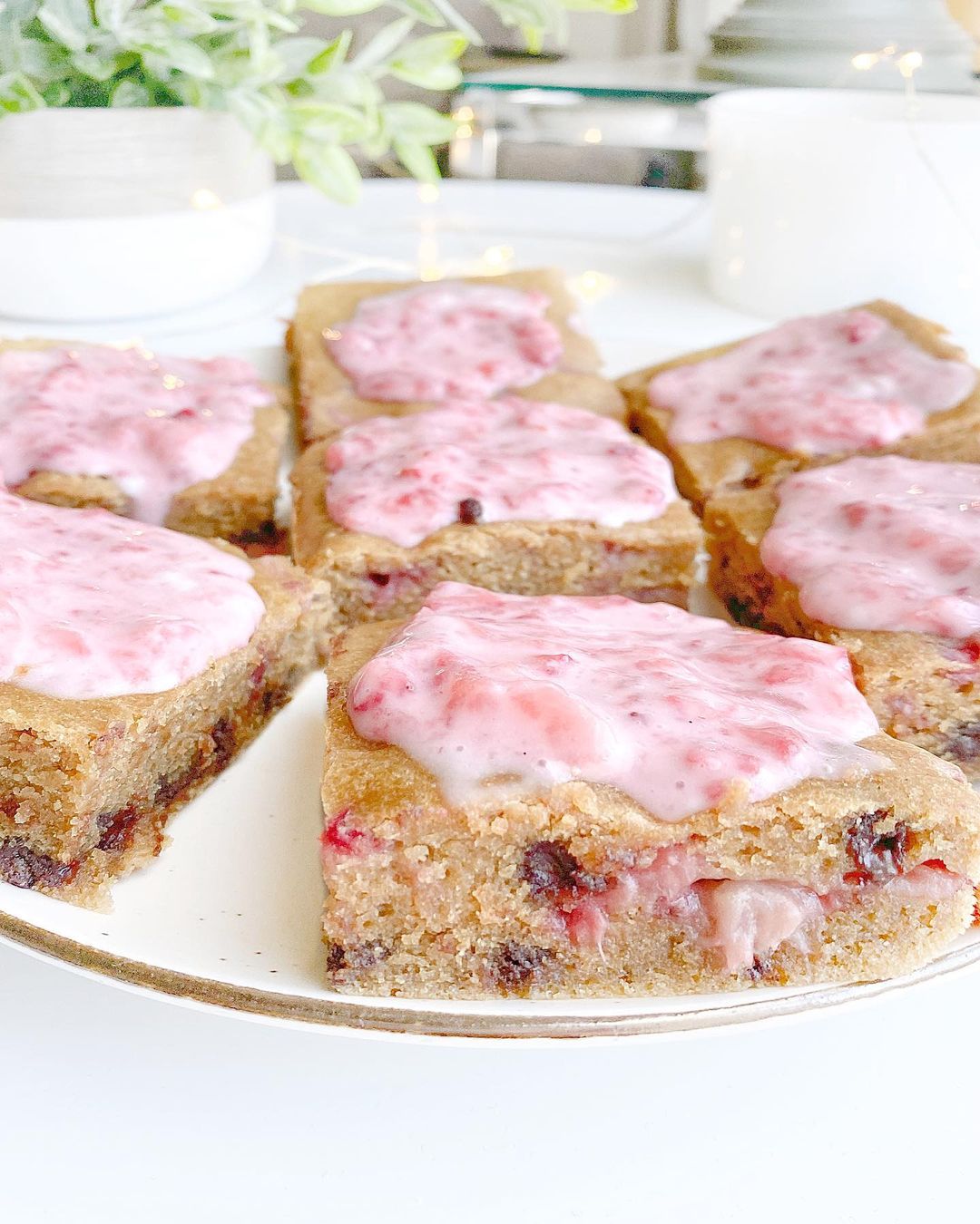 Strawberry Chocolate Chip Bars