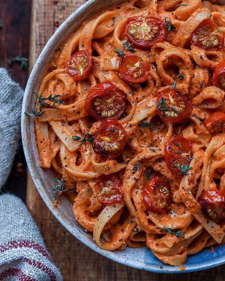 Sloppy Creamy Cashew Tomato Pasta