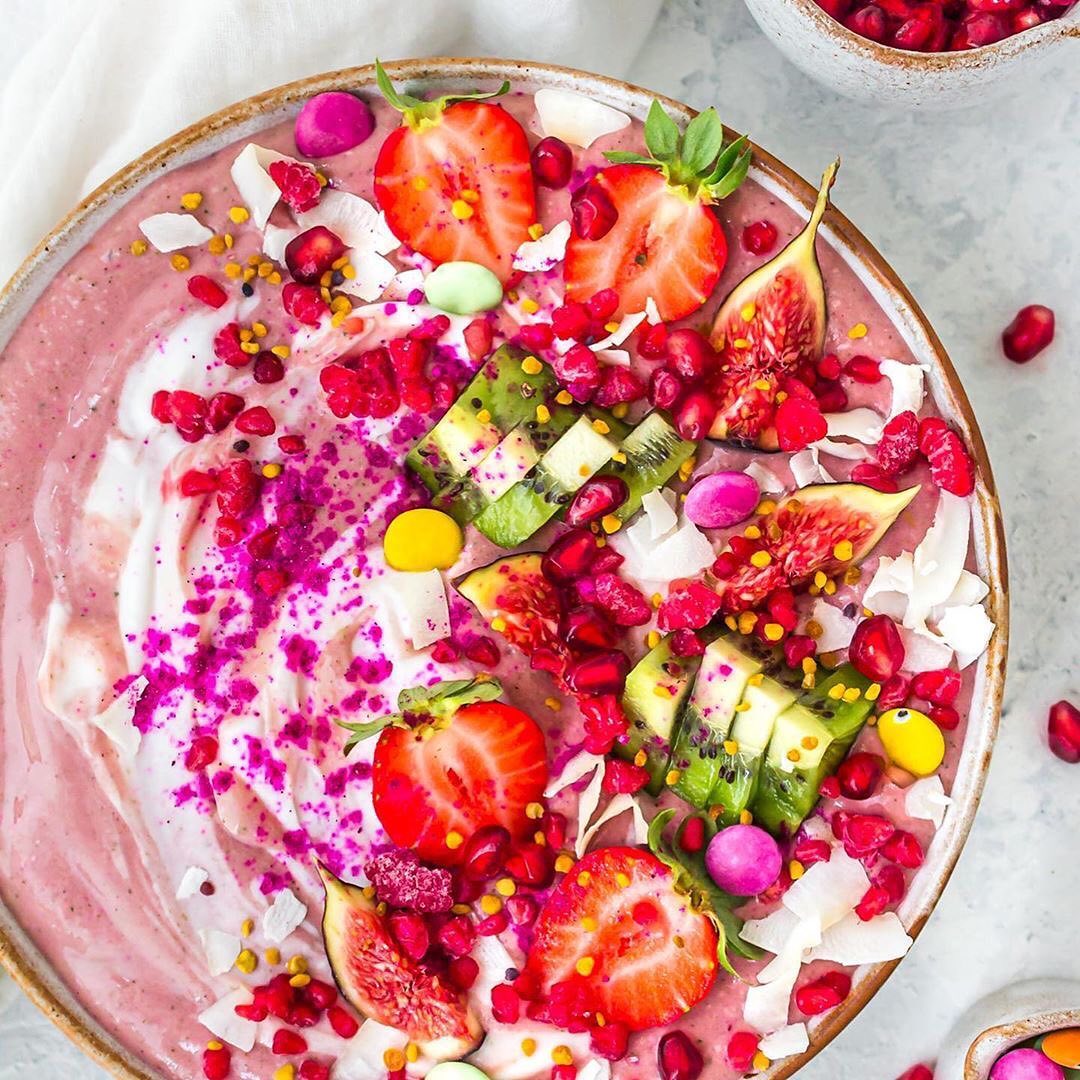 Pink Dreamy Creamy Raspberry Smoothie Bowl