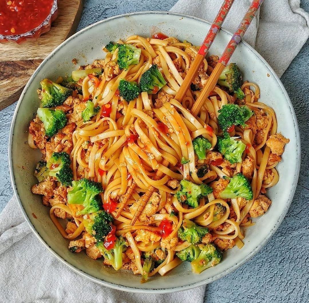Stir Fry Noodles with Tofu and Broccoli