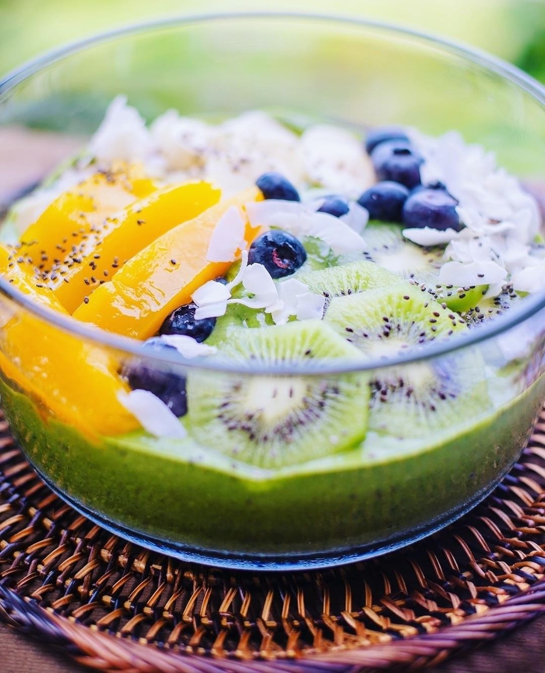 Green Smoothie Bowl with Banana and Spinach