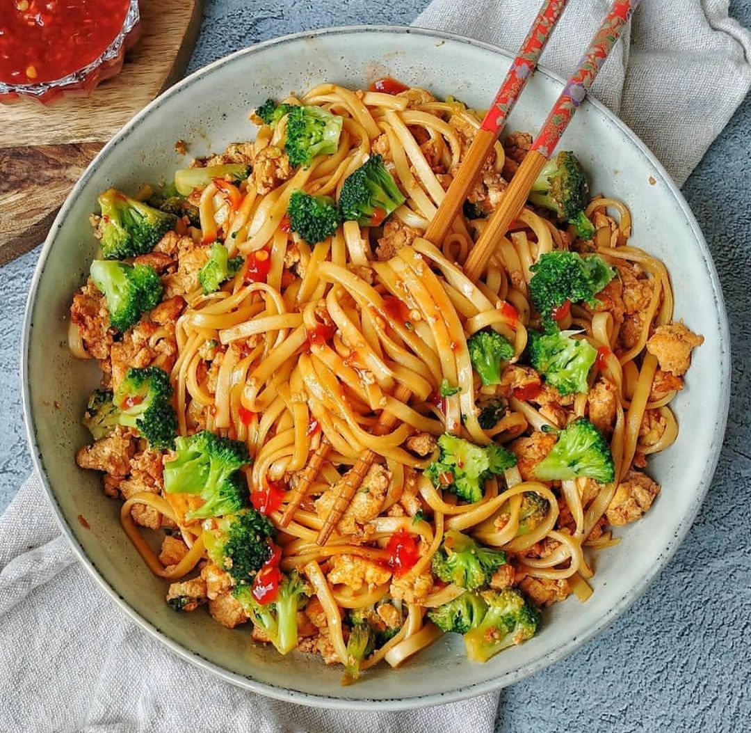 Stir Fry Noodles with Tofu and Broccoli