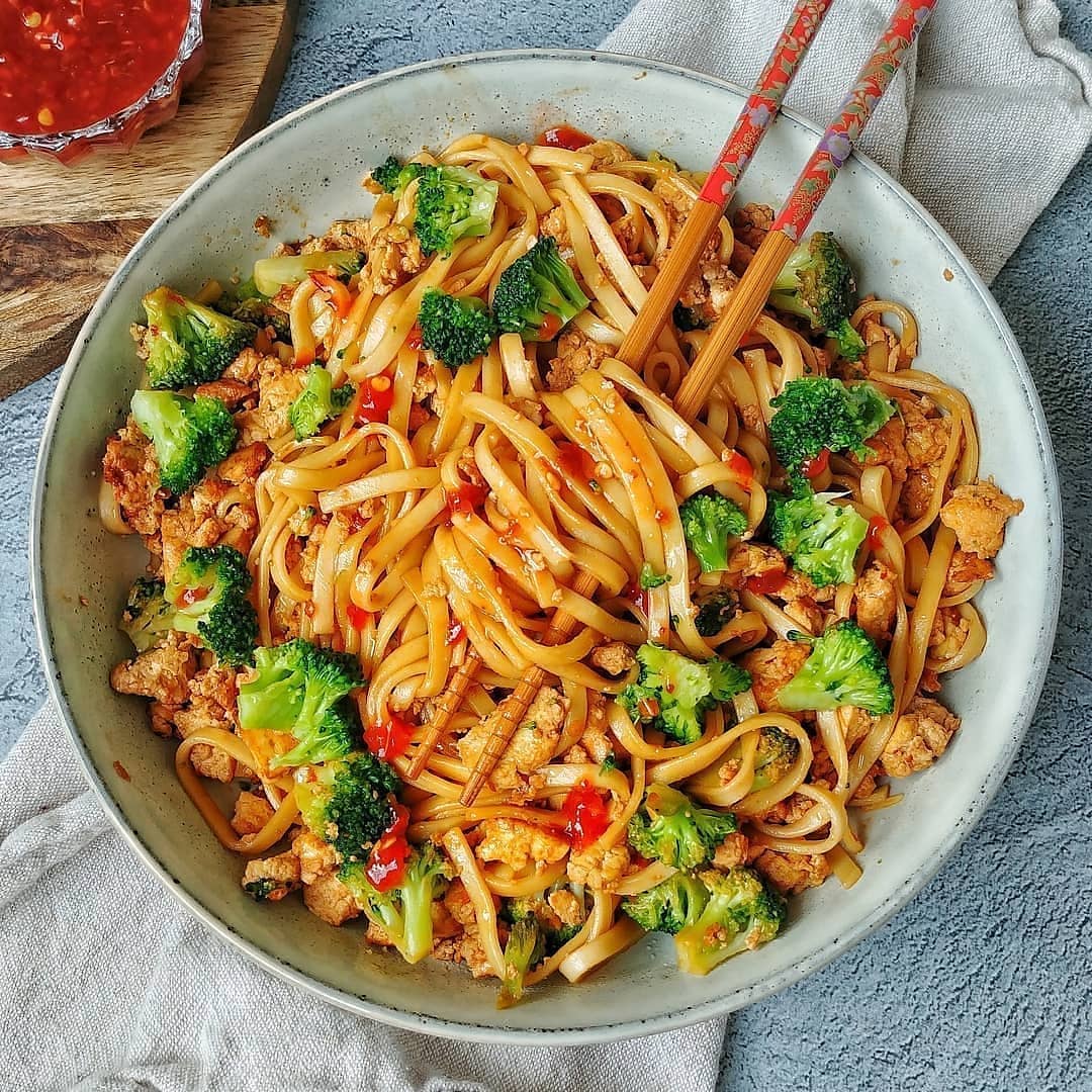 Stir Fry Noodles with Tofu and Broccoli