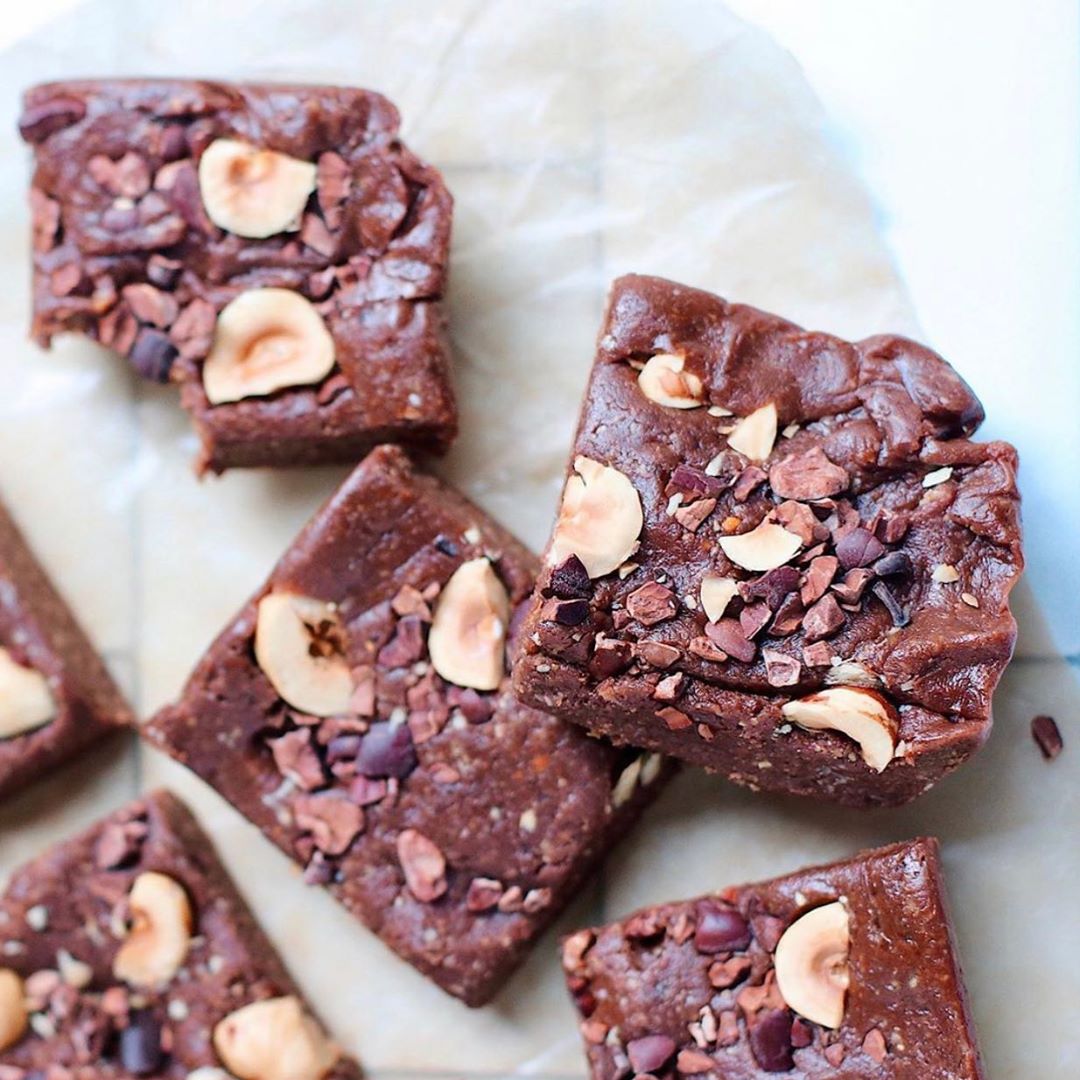 Raw No-Bake Nutella Brownies