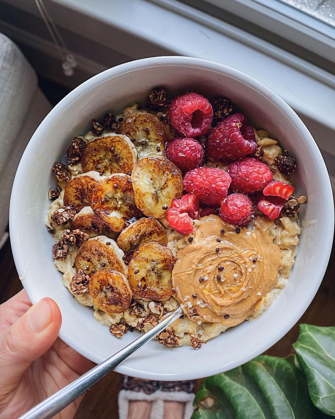 Thick and Creamy Caramelized Banana Oatmeal Bowl