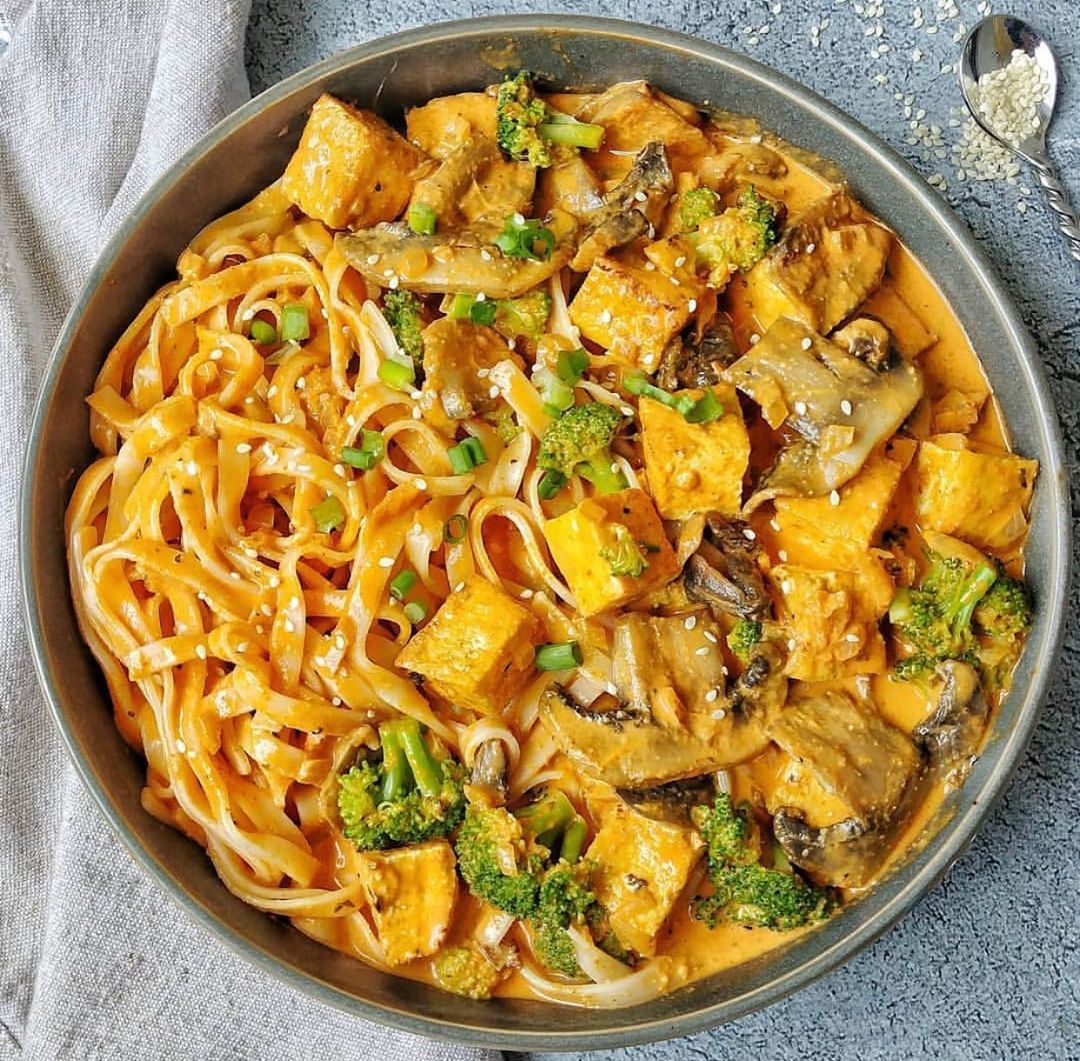 Thai-Inspired Red Curry Rice Noodles with Broccoli and Tofu