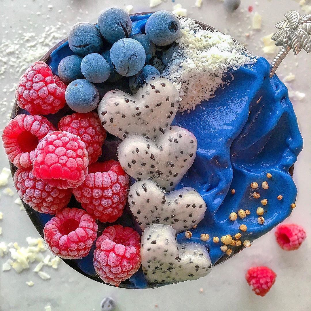 Vegan Smoothie Bowl with Banana Mango Spirulina