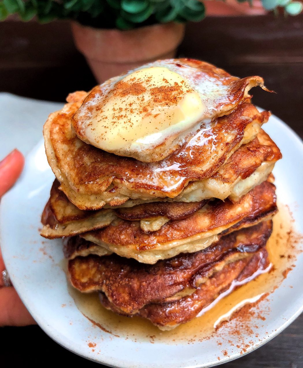 Fluffy Vanilla Banana Pancakes