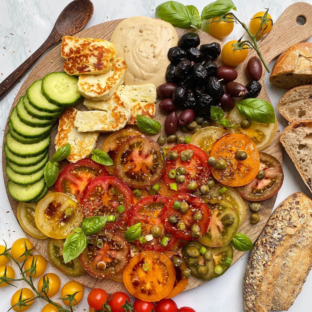 Fresh Tomato and Halloumi Salad Platter