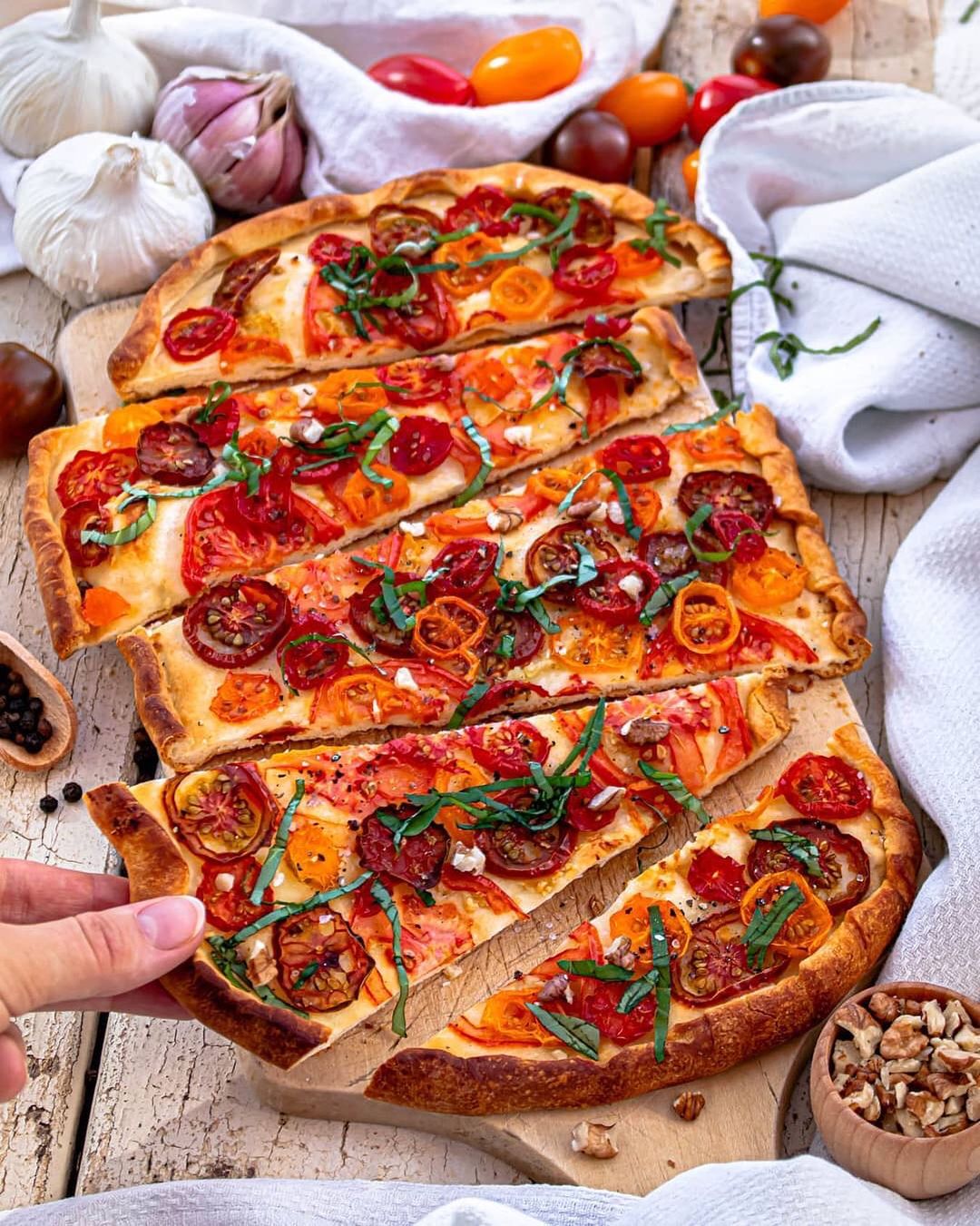 Vegan Olive Oil Garlic Pizza