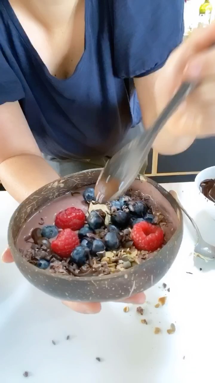 Acai and Ginger Smoothie Bowl