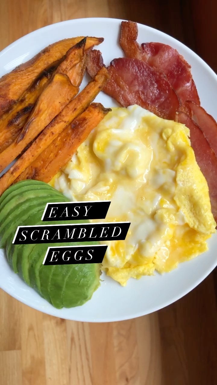 Easy Creamy Scrambled Eggs with Butter