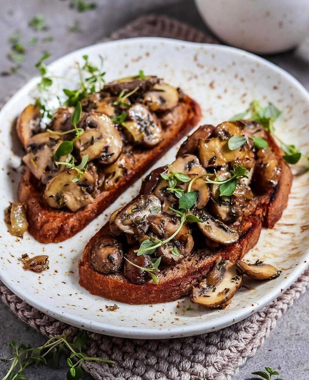 Sauteed Mushrooms with Onion and Herbs