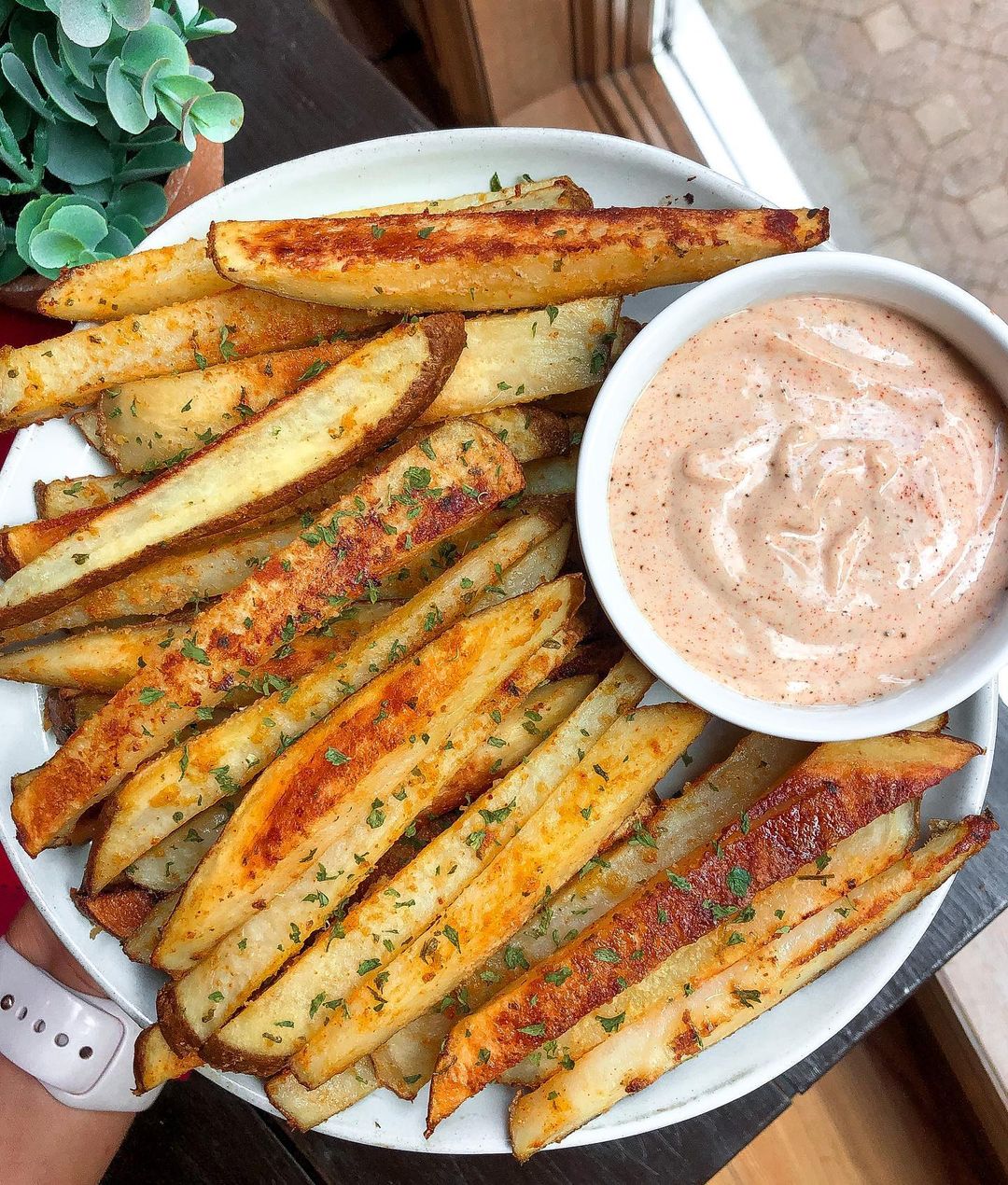 Crispy Garlic Fries with Vegan Chipotle Aioli