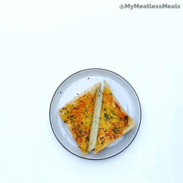 Vegan Garlic Bread Grilled Cheese Sandwiches