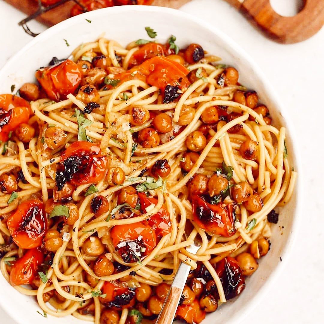 Garlic Roasted Tomato Chickpea Pasta