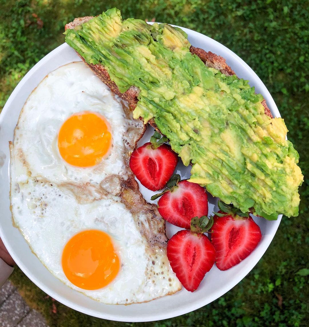 Avocado Toast with Fried Eggs and Strawberries