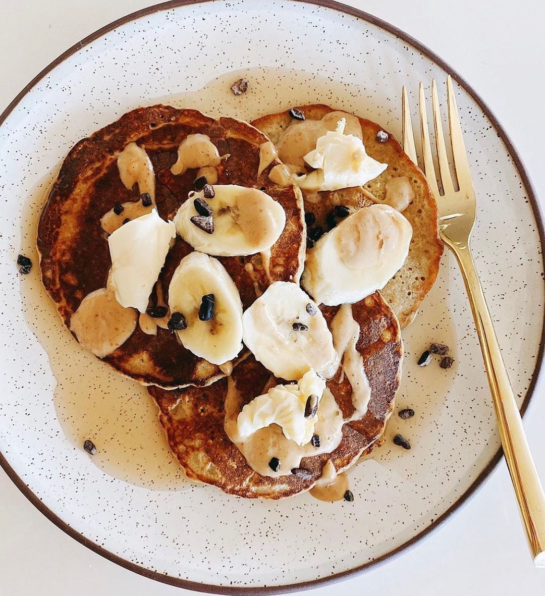 4-Ingredient Banana Oat Pancakes