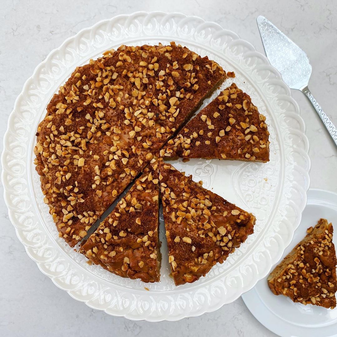 Apple Cake with Minimal Fat and Sugar