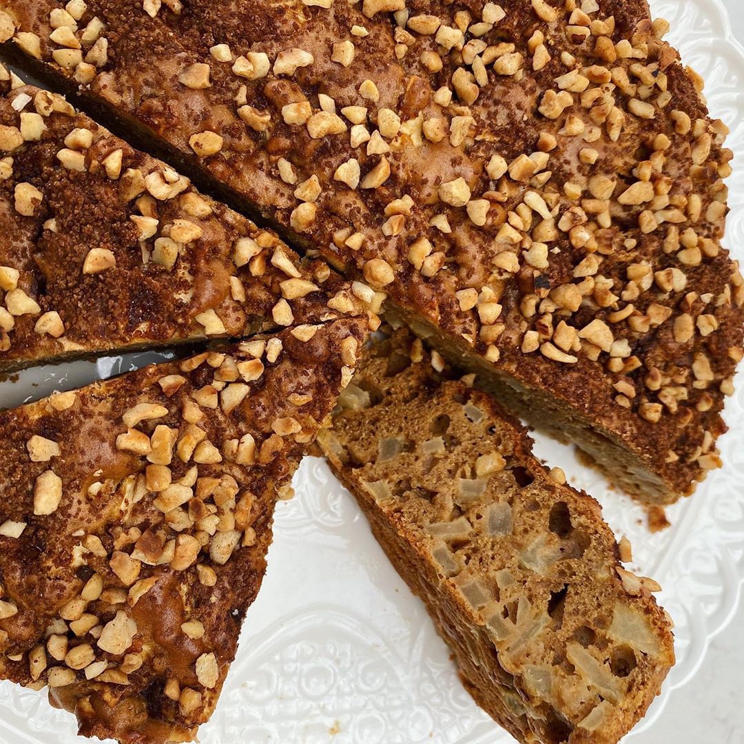 Apple Cake with Minimal Fat and Sugar