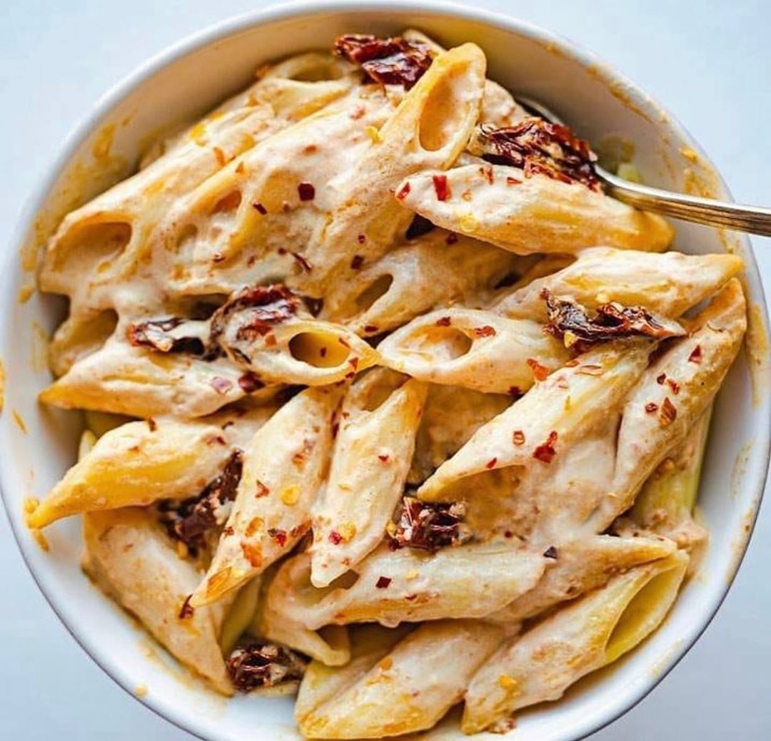 Creamy Sun-Dried Tomato Hummus Pasta
