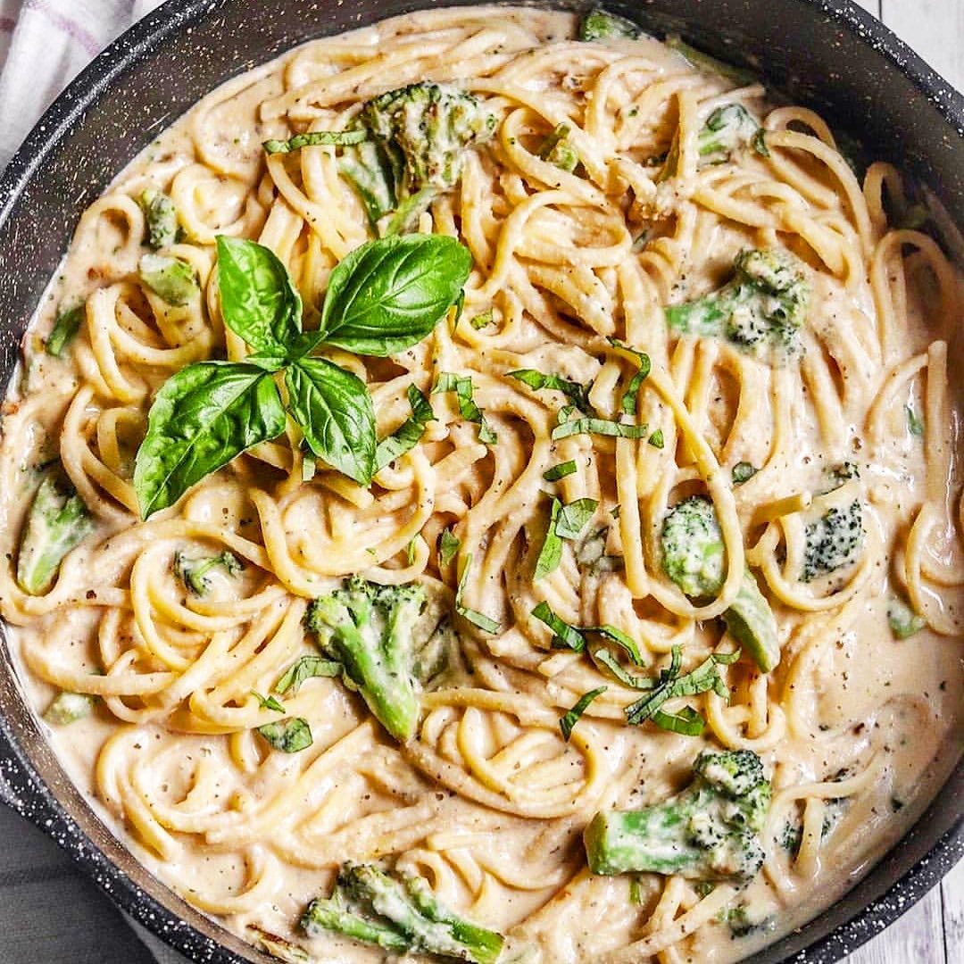 Creamy Linguine with Broccoli and Garlic