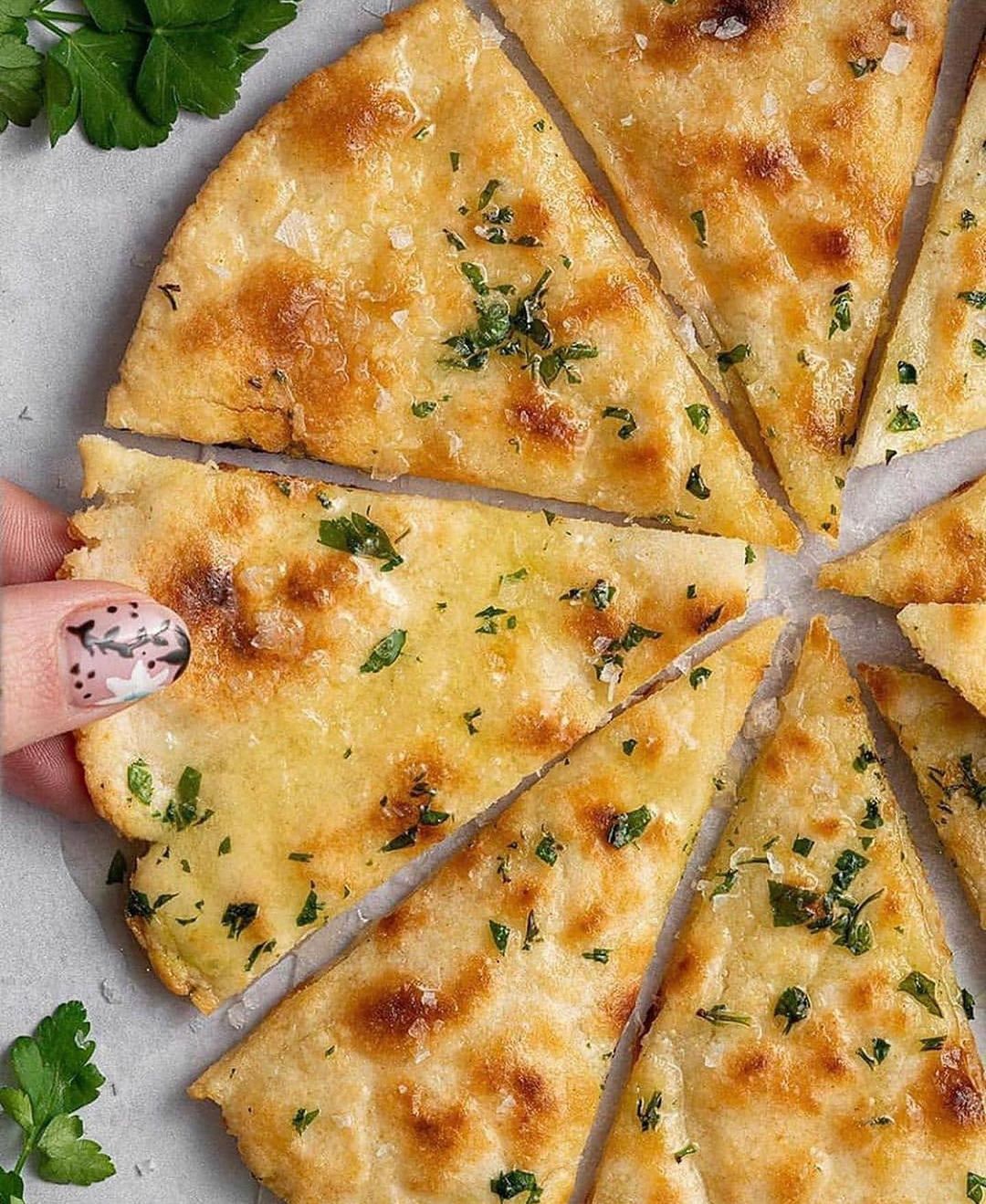 Super Easy Vegan Garlic Bread Pizza