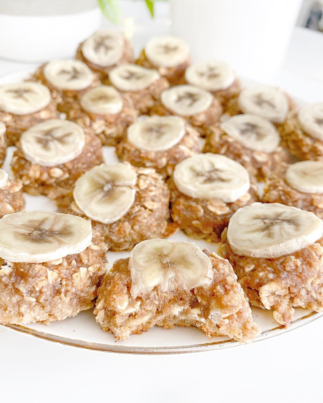 Chewy Banana Oat Cookies