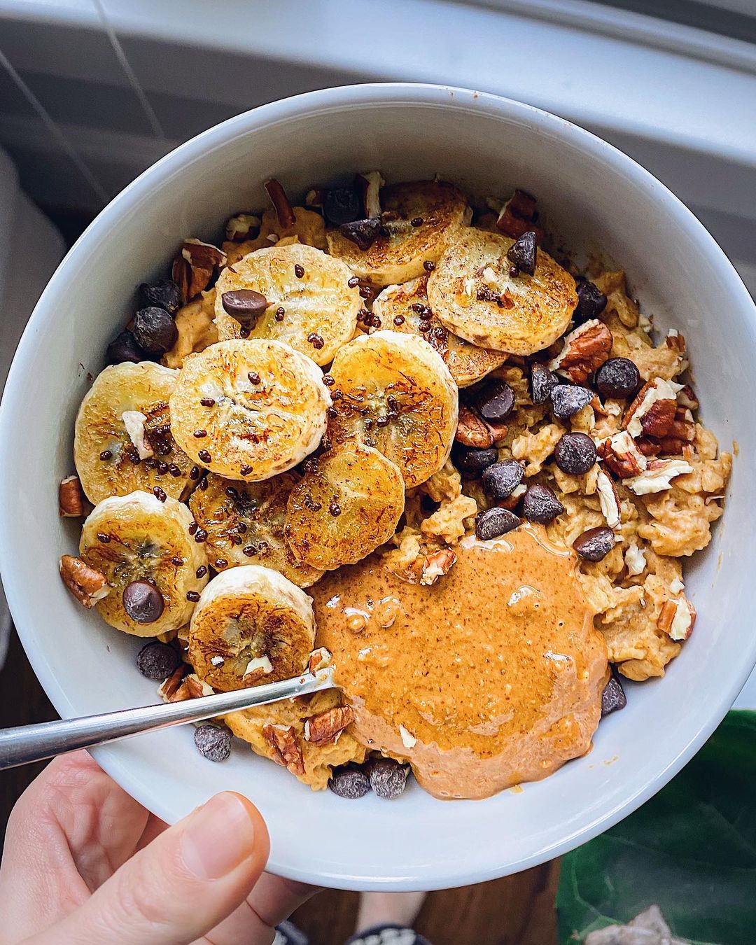 Creamy Pumpkin Spice Oatmeal Bowl