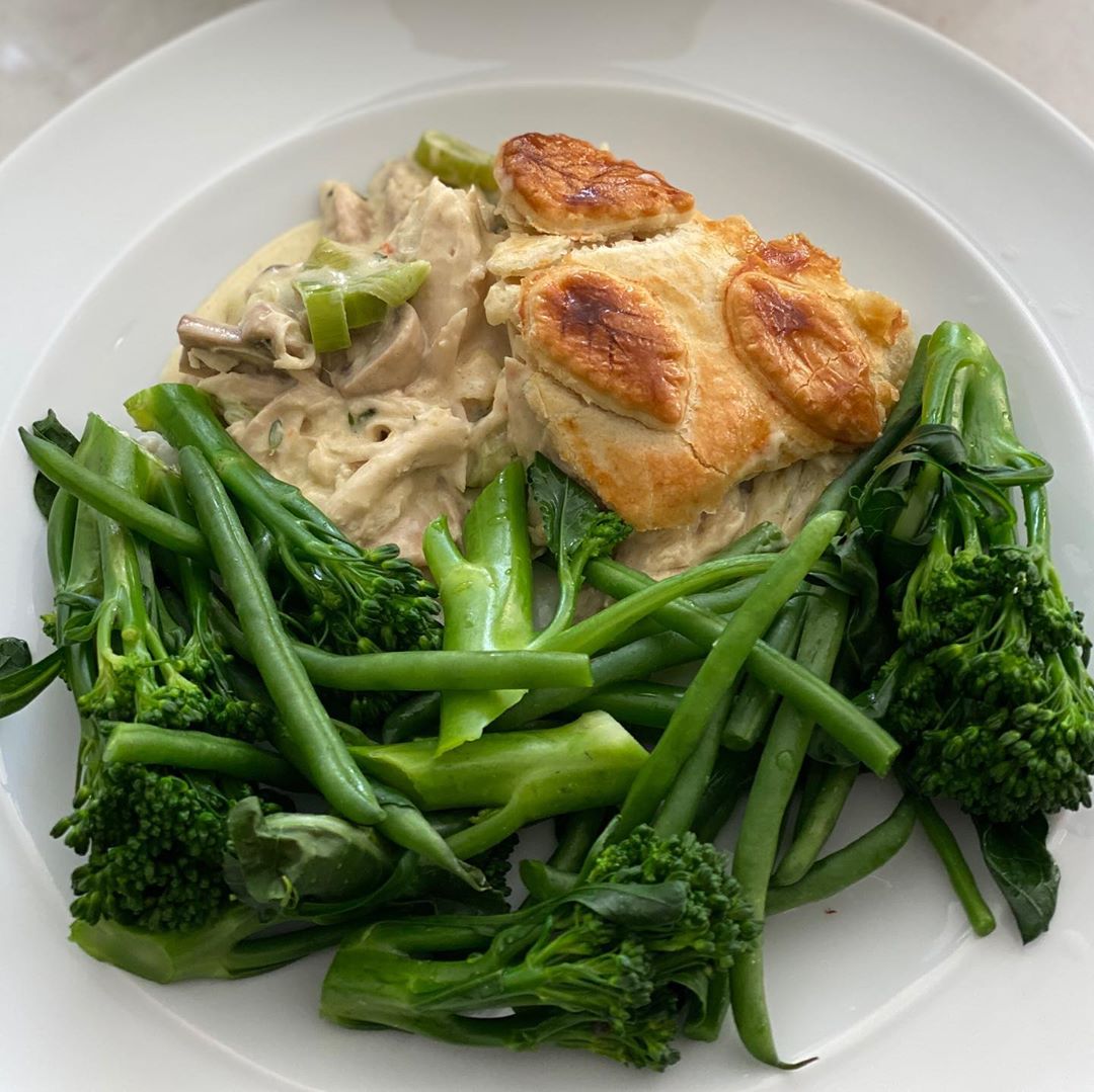 Delicious Chicken Pie with Leeks and Mushrooms