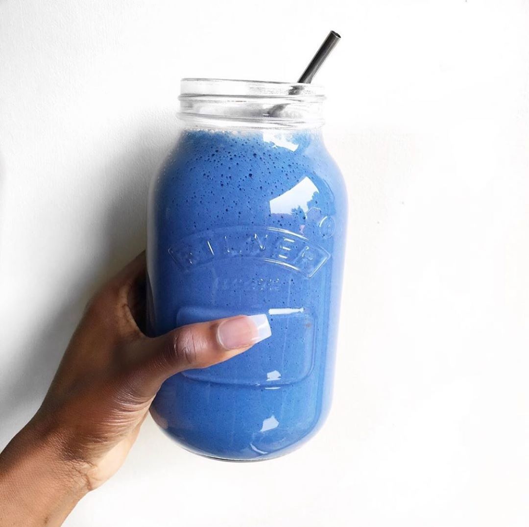 Blue Spirulina Smoothie with Bananas and Almond Milk