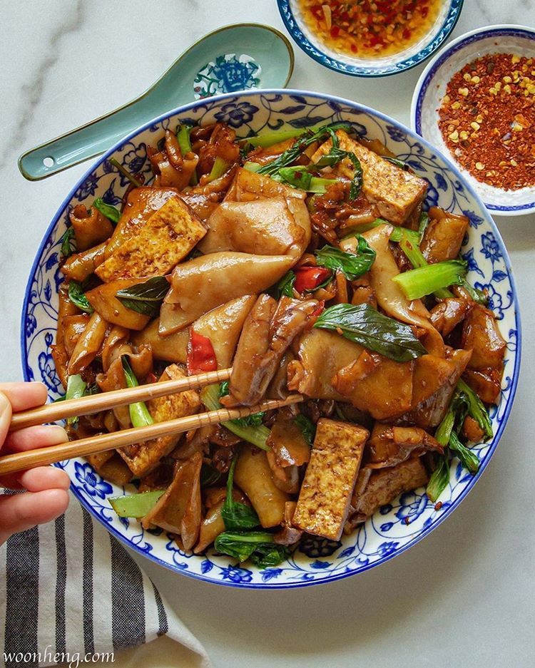 Spicy Vegan Drunken Noodles with Thai Basil