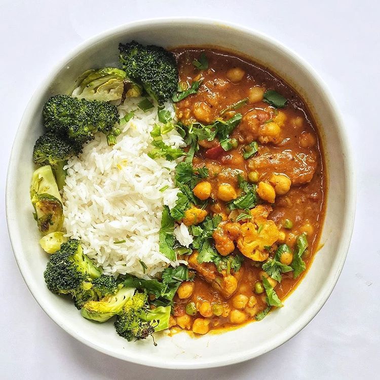 Coconut Curry Chickpeas with Cauliflower and Peas