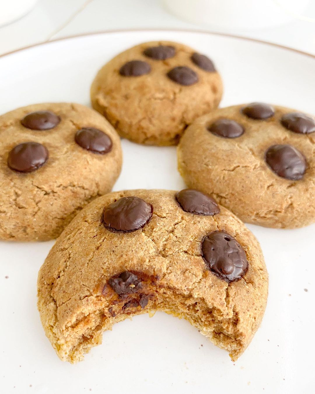 Easy Pumpkin Chocolate Chip Cookies