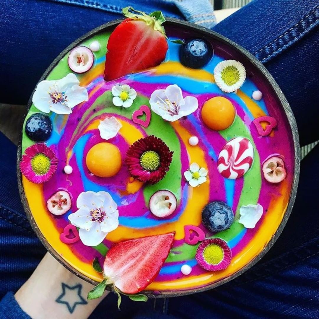 Pitaya and Mango Smoothie Bowl
