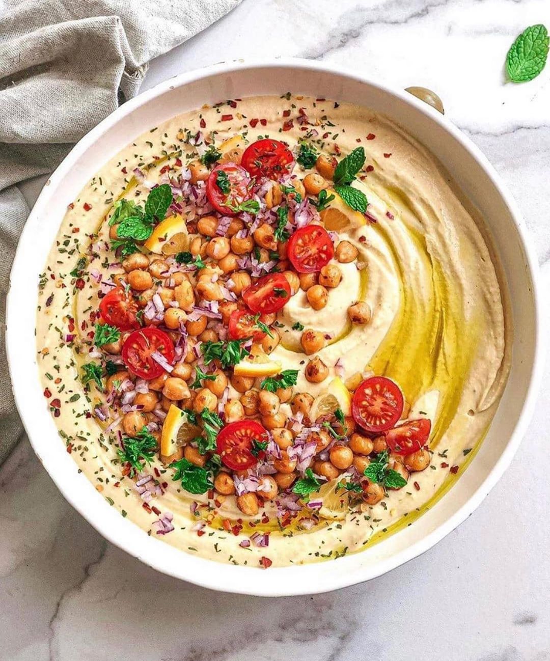 Extra Creamy Hummus with Chickpeas and Tahini