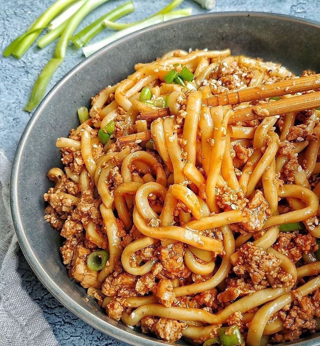 Udon Noodles with Delicious Mildy Spicy-Sweet Sauce with Scallions and Tofu