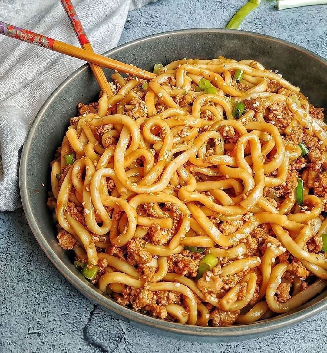 Udon Noodles with Delicious Mildy Spicy-Sweet Sauce with Scallions and Tofu