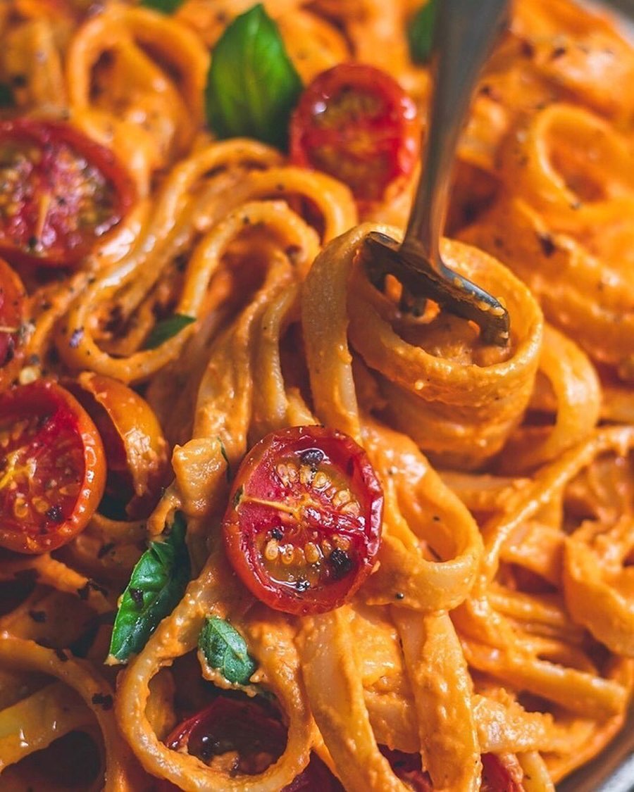Roasted Red Pepper and Cherry Tomato Fettuccine