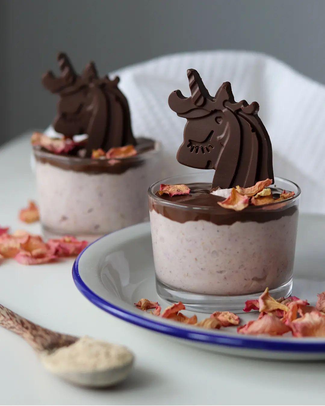 Unicorn Overnight Oats with Protein and Chocolate
