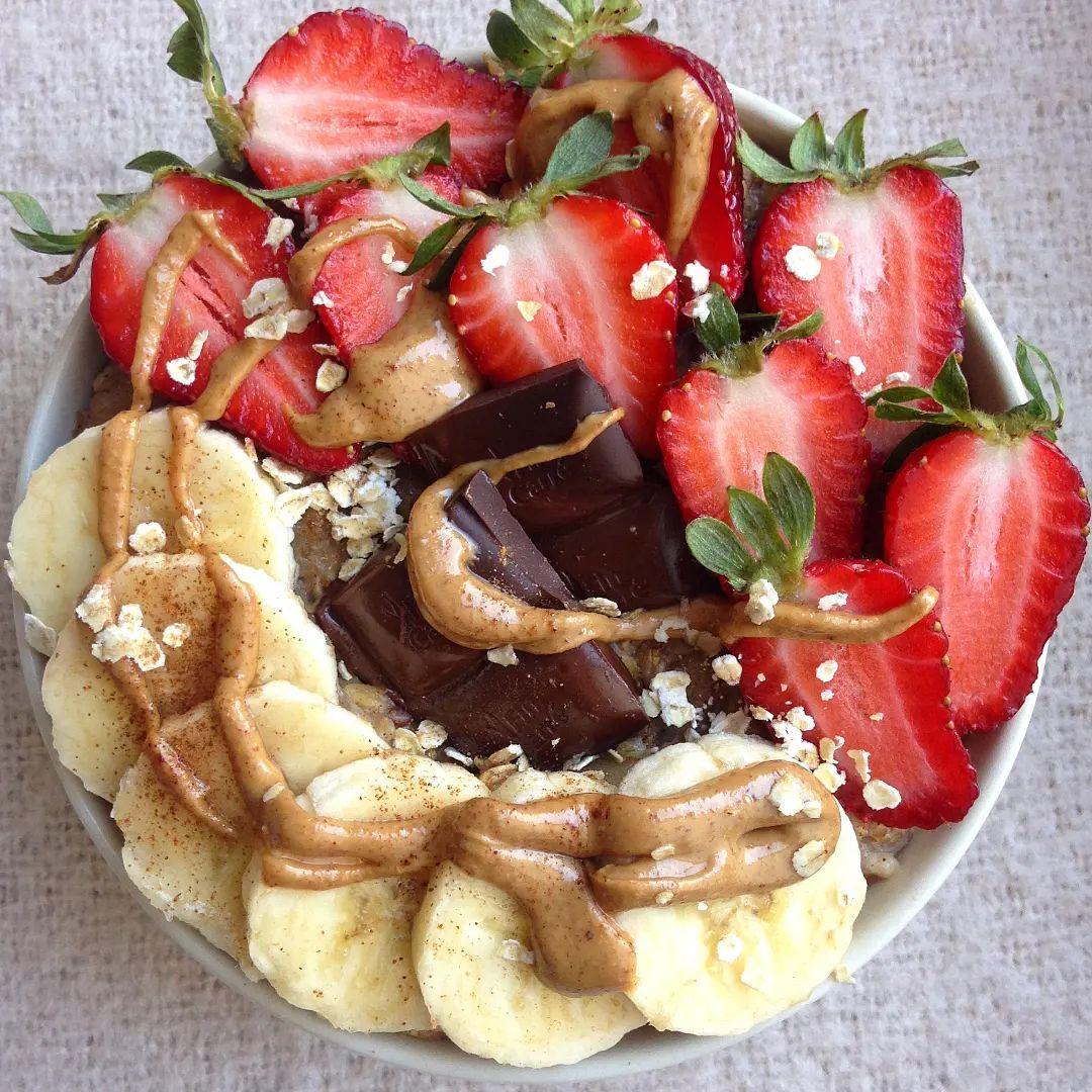 Banana Strawberry Chocolate Peanut Butter Oatmeal