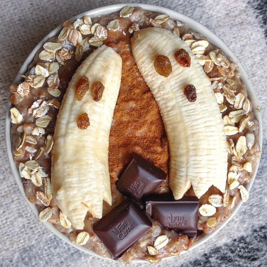 Chocolate and Banana Ghosts Oatmeal